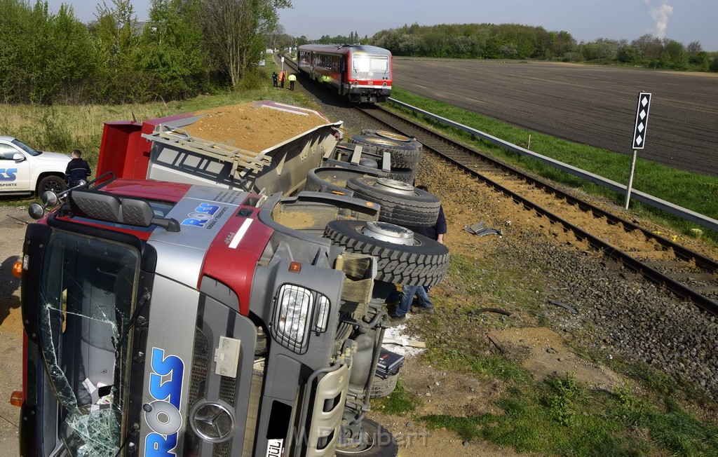 Schwerer VU LKW Zug Bergheim Kenten Koelnerstr P196.JPG - Miklos Laubert